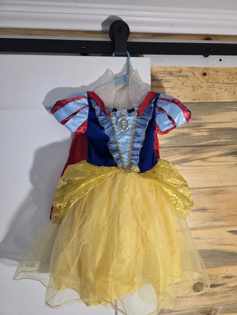 Disney Store Exclusive Snow White Princess Costume Dress w/Cape size 3
